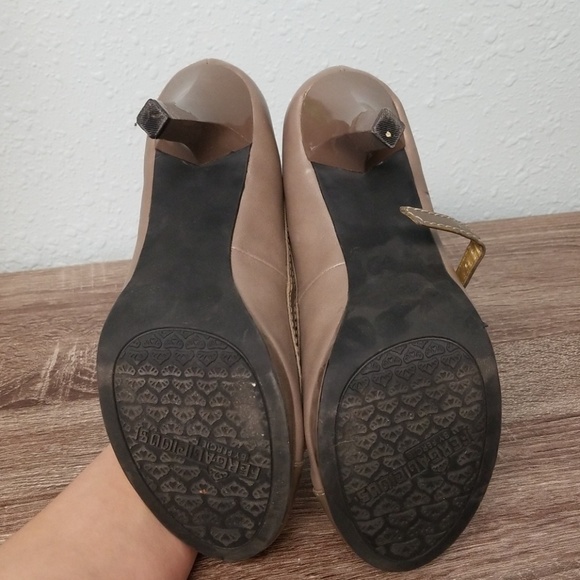 Fergalicious taupe t strap pumps - Picture 3 of 5